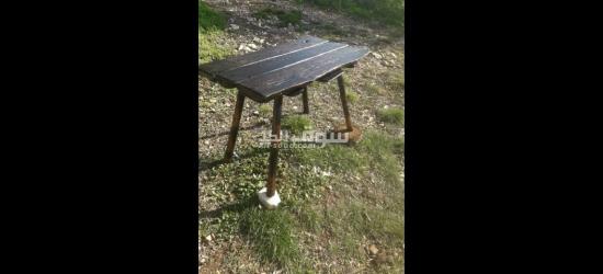 قطعة فريدة من نوعها مصنوعة بيد حرفية ماهرة تمثل طاولة توضع في غرفة الجلوس وتوضع فوقها فازة او قطعة - 4